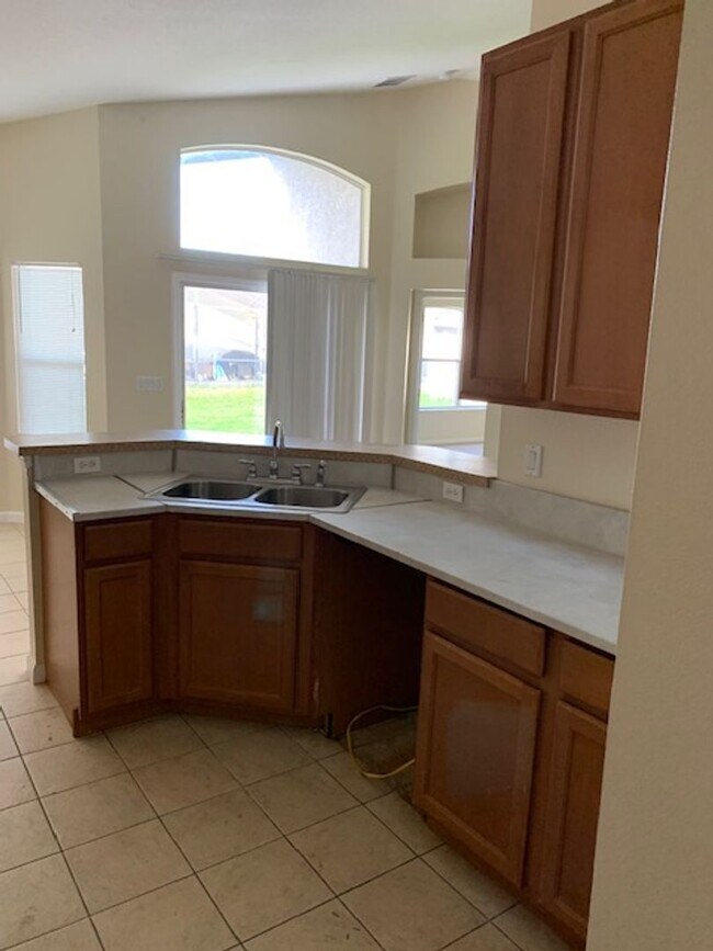 Building Photo - 3 bedroom home for rent