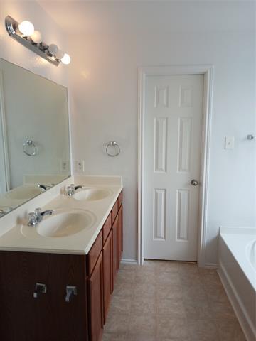 Building Photo - 517 Grant Ln