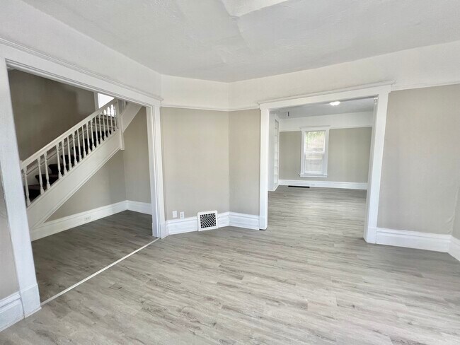 Building Photo - 812 Woodward Ave