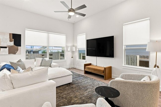 Building Photo - 9608 Hamadryas Dr