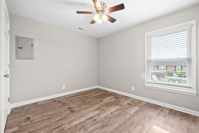 Building Photo - 147 Darlene Dr