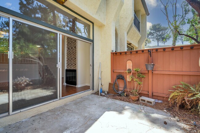 Building Photo - 11260 Overland Ave