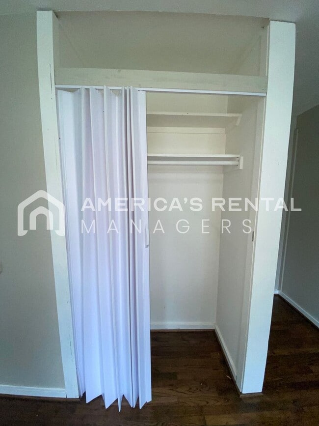 Building Photo - 104/105 7th Ave SE