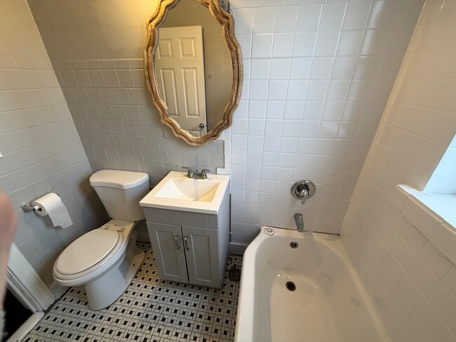 Building Photo - 7344 N Damen Ave