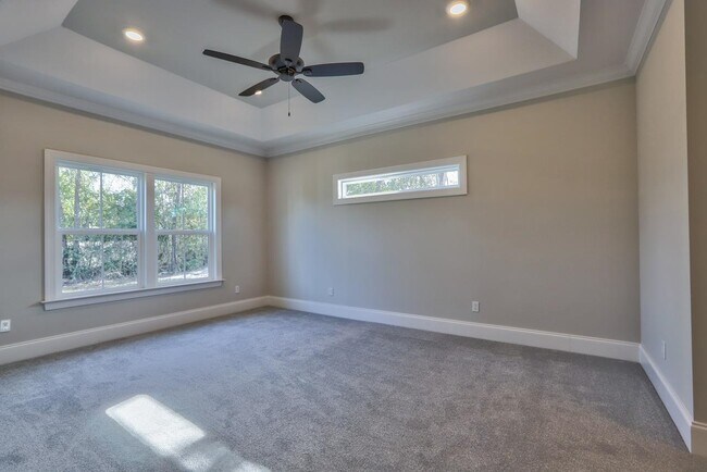 Building Photo - 43 Sarlan Garden Dr