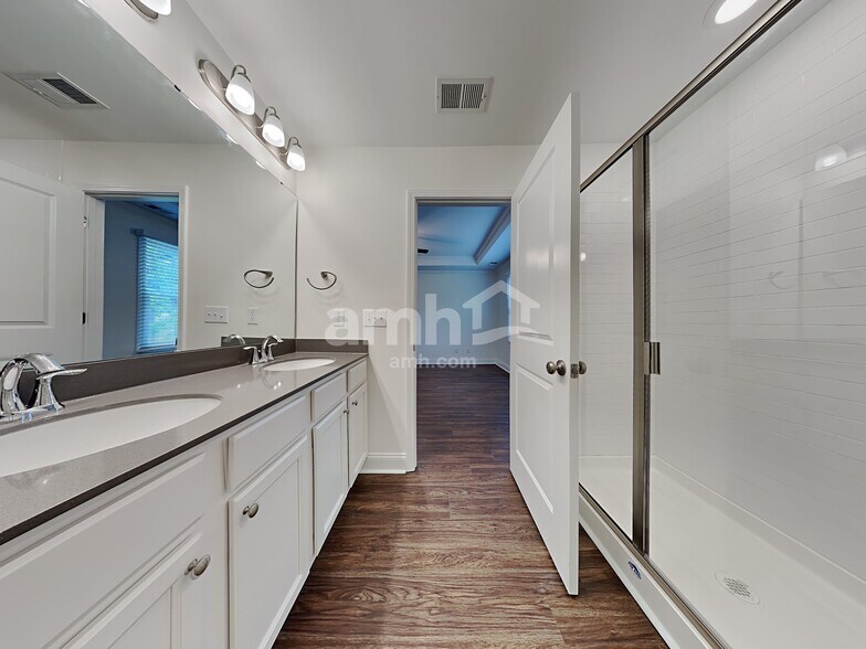 Building Photo - 411 Cartess Rd