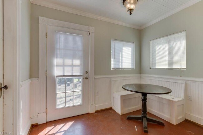 Building Photo - 1051 Naval Ave