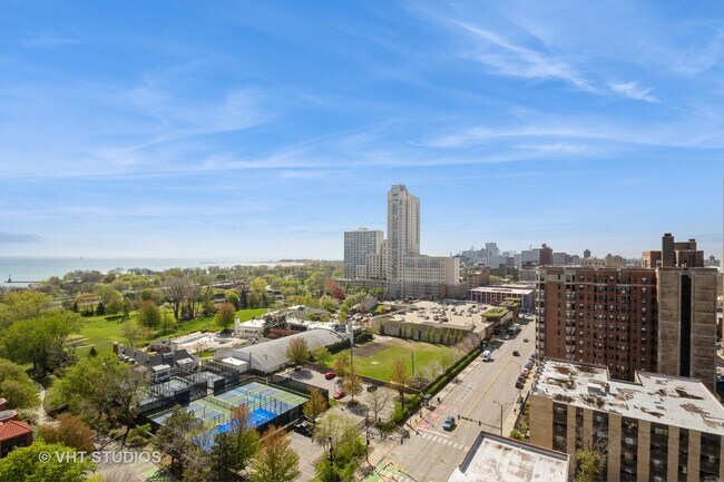 Building Photo - 5320 N Sheridan Rd