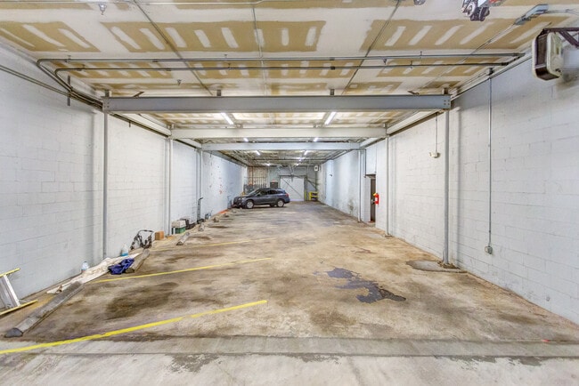 Building Photo - 246 N Court St