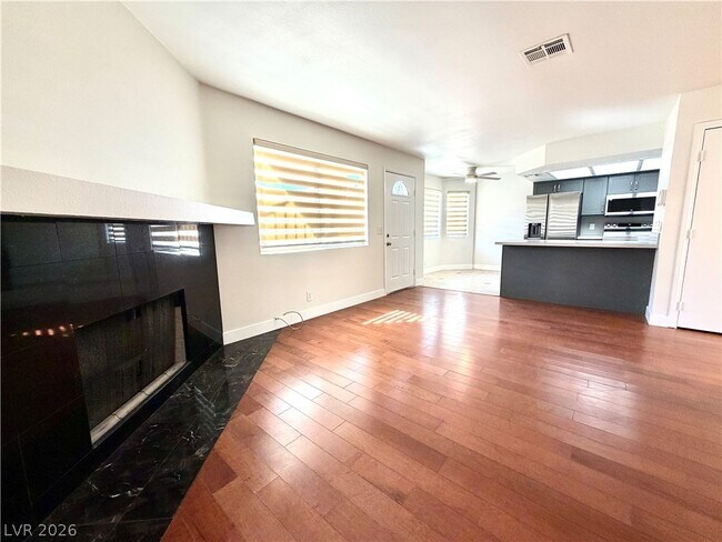 Building Photo - 920 Rockview Dr