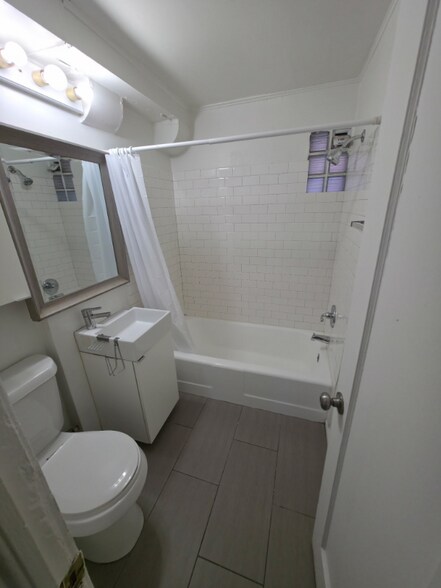 Building Photo - 2505 S University Blvd