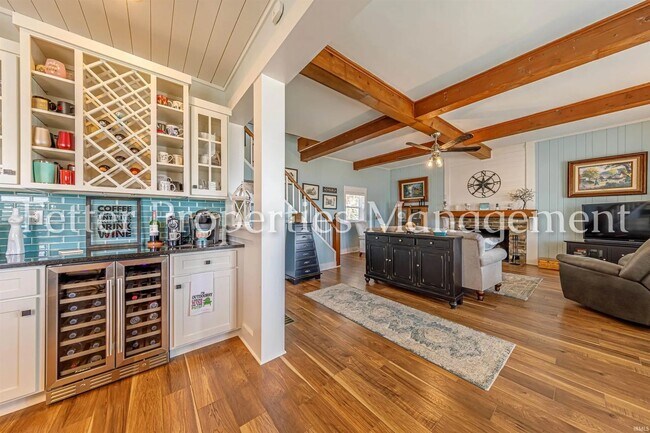 Building Photo - Beautiful 3 Bedroom Home with View of the ...