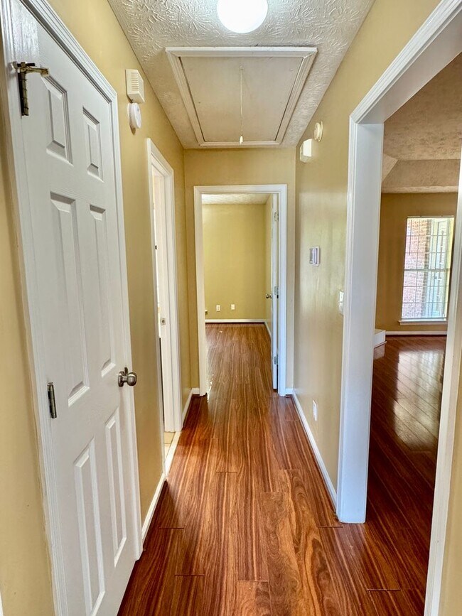 Building Photo - Modern 3-Bedroom Beauty in East Montgomery