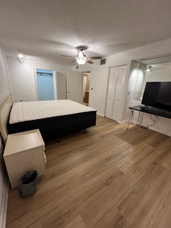 Building Photo - Newly Renovated 1/1 in Poppleton Creek--Partially furnished