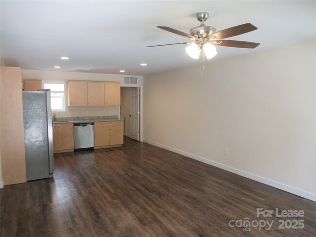 Building Photo - 3784 English Oak Dr