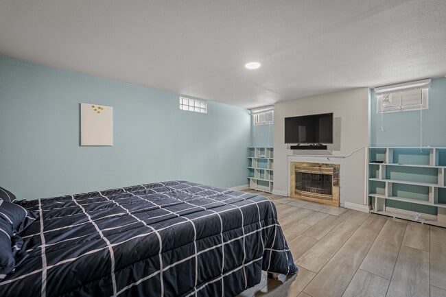 Building Photo - 720 N Foote Ave