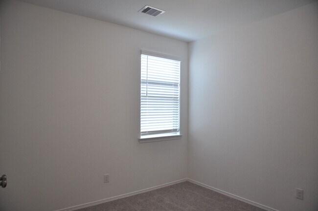 Building Photo - 5703 Aurora Grns Ln