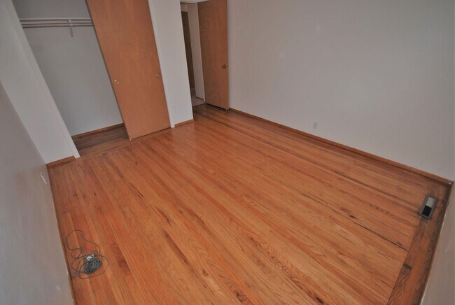 Building Photo - 94-98 Amherst Av.