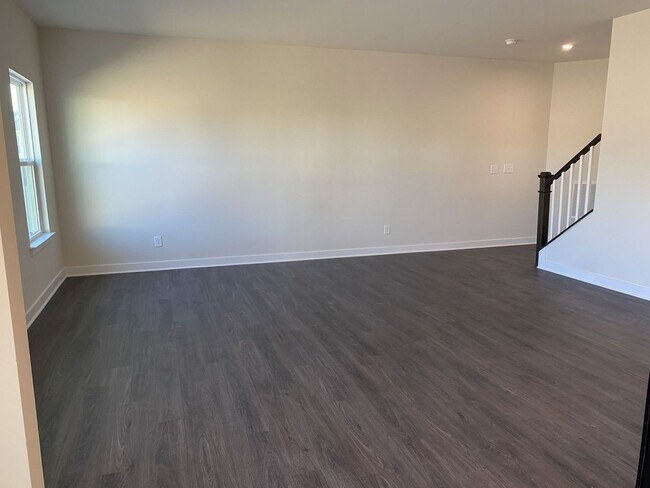 Building Photo - Great 3 Bed, 2 Story Townhome near Concord Mills