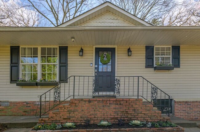 Building Photo - 196 Etowah Dr