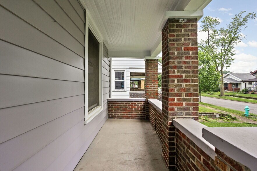 Building Photo - 418 N Drexel Ave
