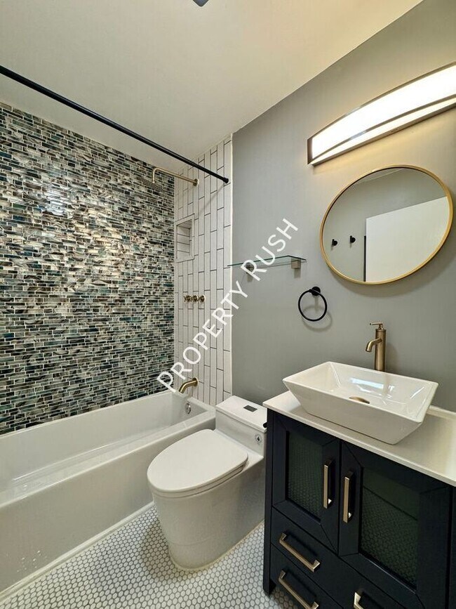 Building Photo - 1110 Fernway Cir