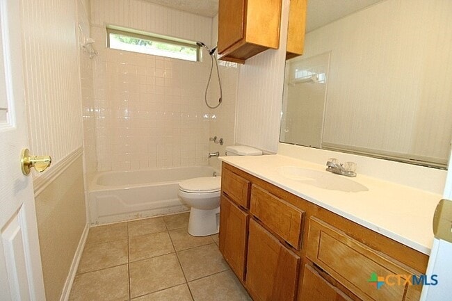 Building Photo - 213 Bronc Dr