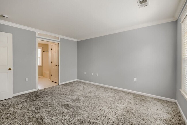 Building Photo - 1490 Bergen Rock St