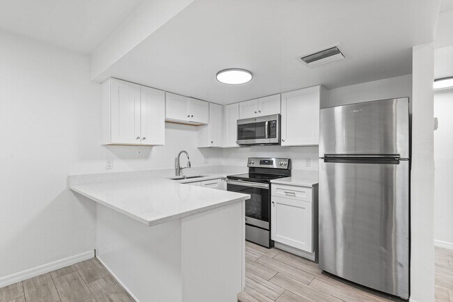 Building Photo - GULFPORT APARTMENT FOR RENT!
