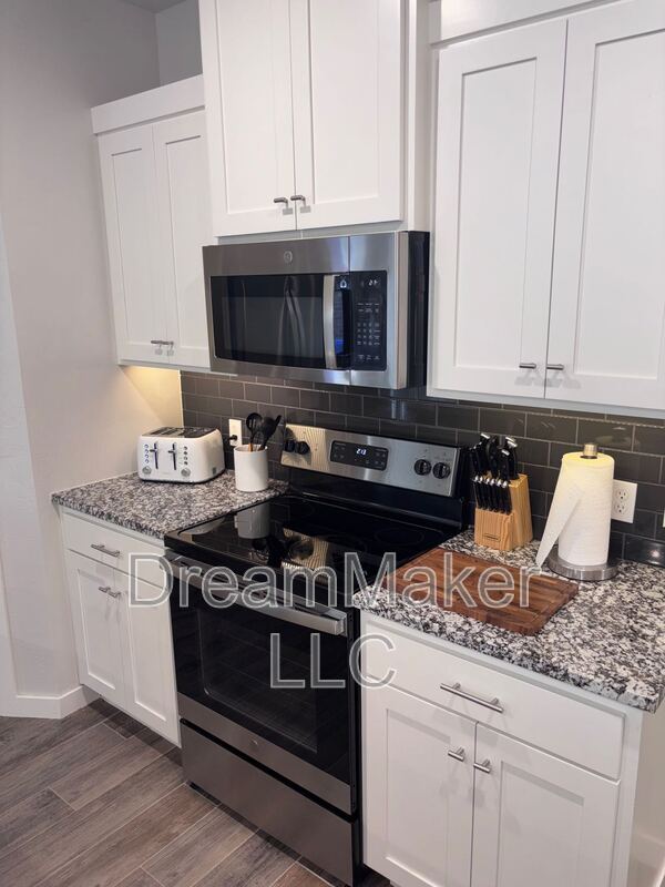 Building Photo - 2819 Clifton Ter