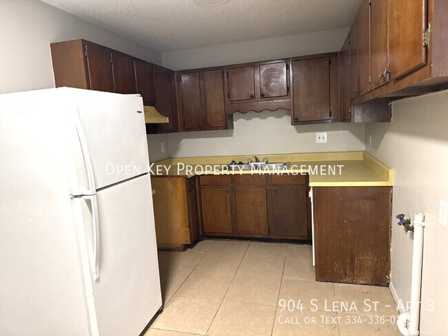 Building Photo - 904 S Lena St