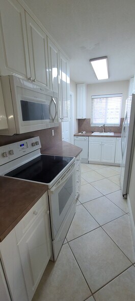 Building Photo - 925 Intracoastal Dr
