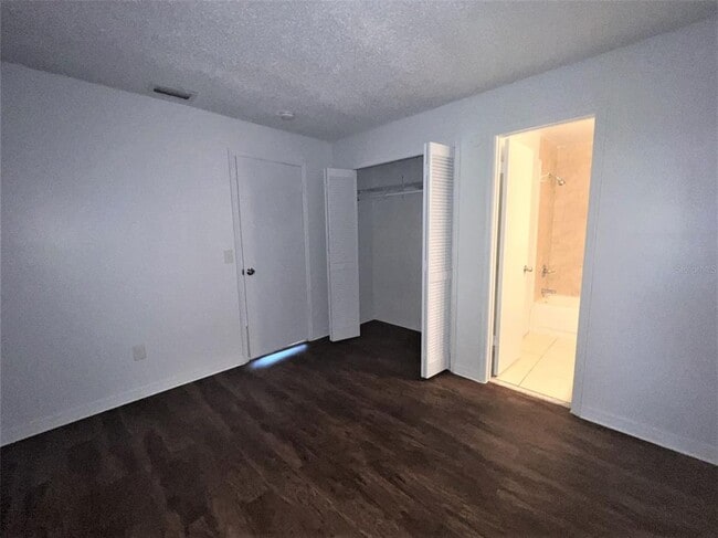 Building Photo - 3153 Bloomingdale Villas Ct