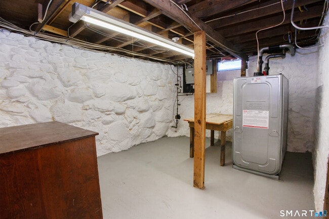 Building Photo - 27 High St