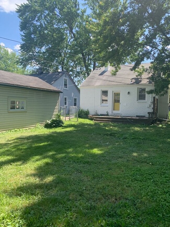 Building Photo - 20625 Kenosha St