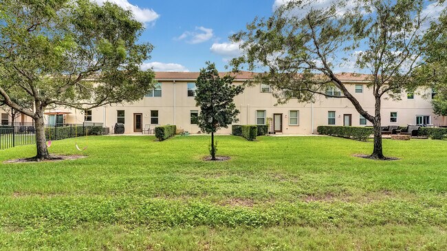 Building Photo - 6439 Azura Lake Rd