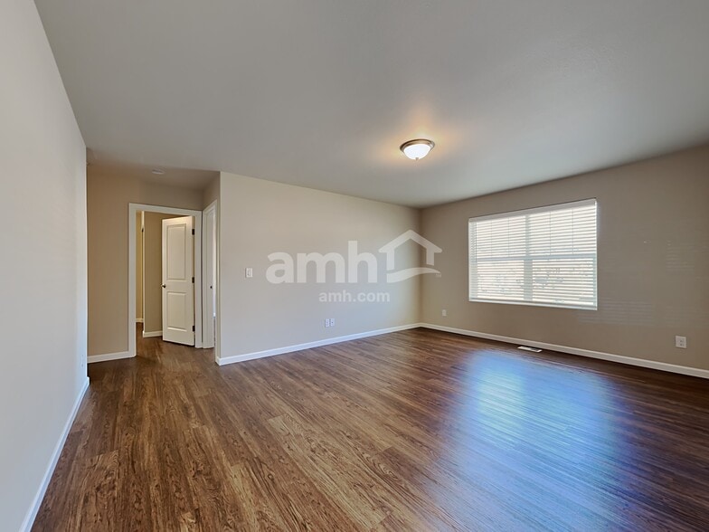 Building Photo - 280 Holdener Ln N