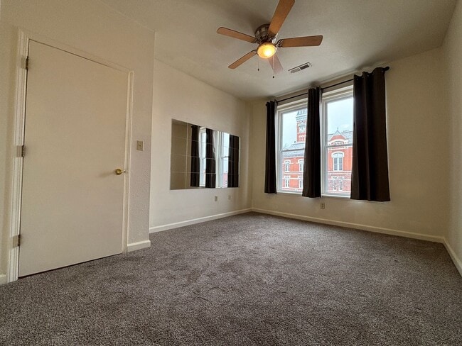 Building Photo - Uptown Apartments