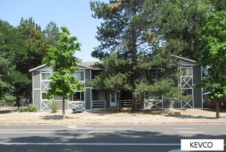 Building Photo - Charming Old Town Condo!