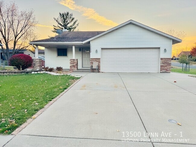 Primary Photo - 13500 Lynn Ave