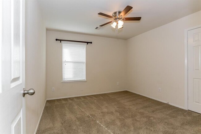 Building Photo - 28639 Lockeridge View Dr