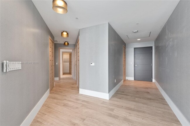 Building Photo - 17301 Biscayne Blvd