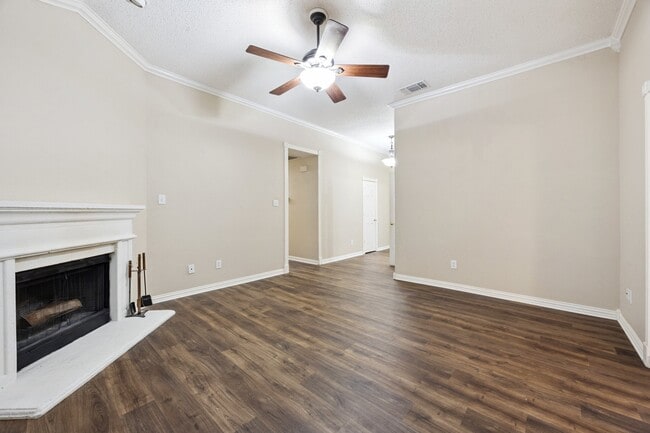 Building Photo - 2902 Hollis Dr