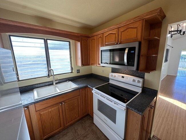 Building Photo - Village Park -3 Bed/ 2 Bath/ 2 Parking