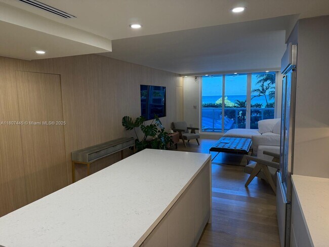 Building Photo - 2301 Collins Ave