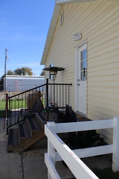 Building Photo - 84 W Main St