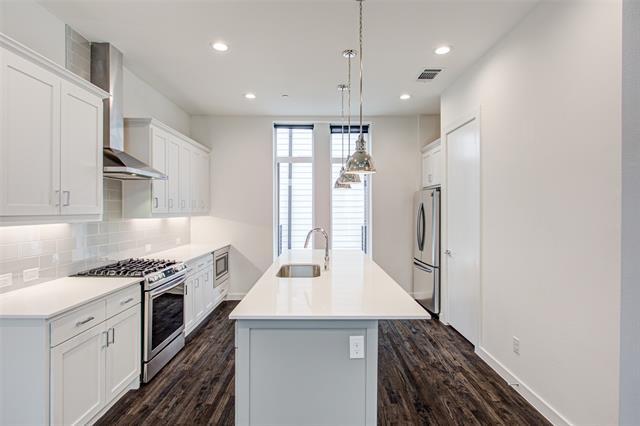 Building Photo - 2180 Bennett Ave