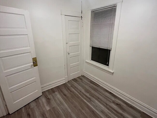 Building Photo - 3938 N Christiana Ave