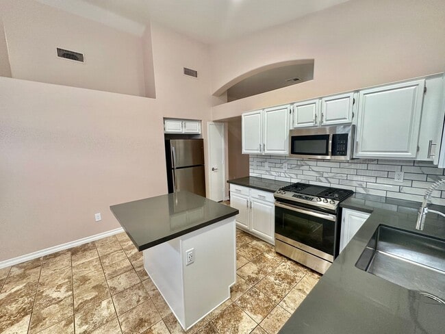 Building Photo - Darling one story home