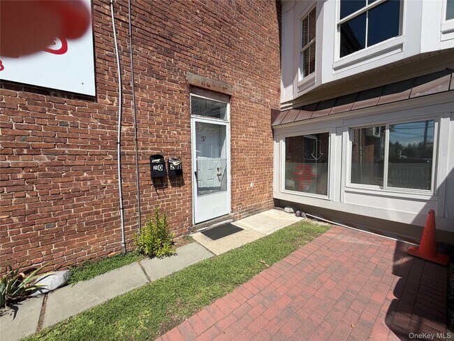 Building Photo - 37 E Main St